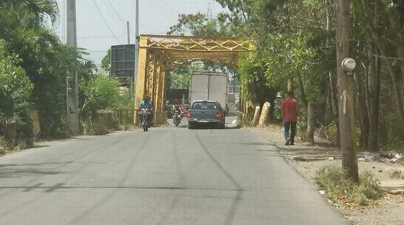 puente en el rio camu