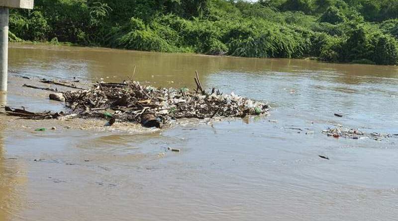 plasticos en el yaque del norte