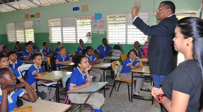 charla de la omsa a estudiantes