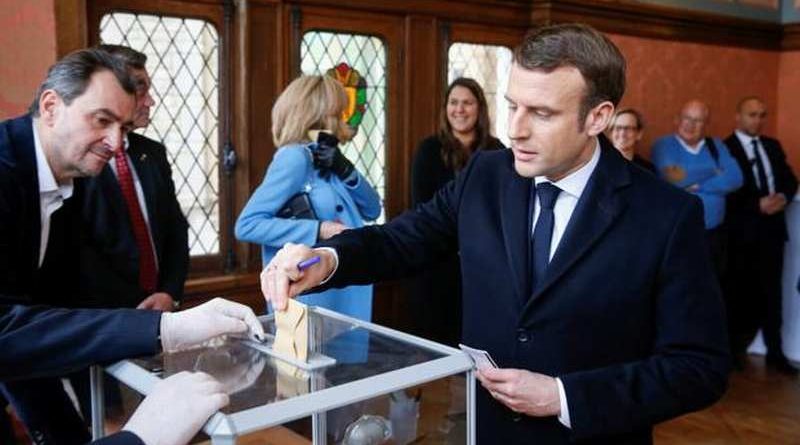 macron vota en municipales